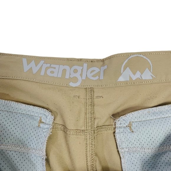 Wrangler Performance Cargo Shorts Sz 44 Zip Pockets Elastic Outdoor Utility Work - Picture 6 of 12